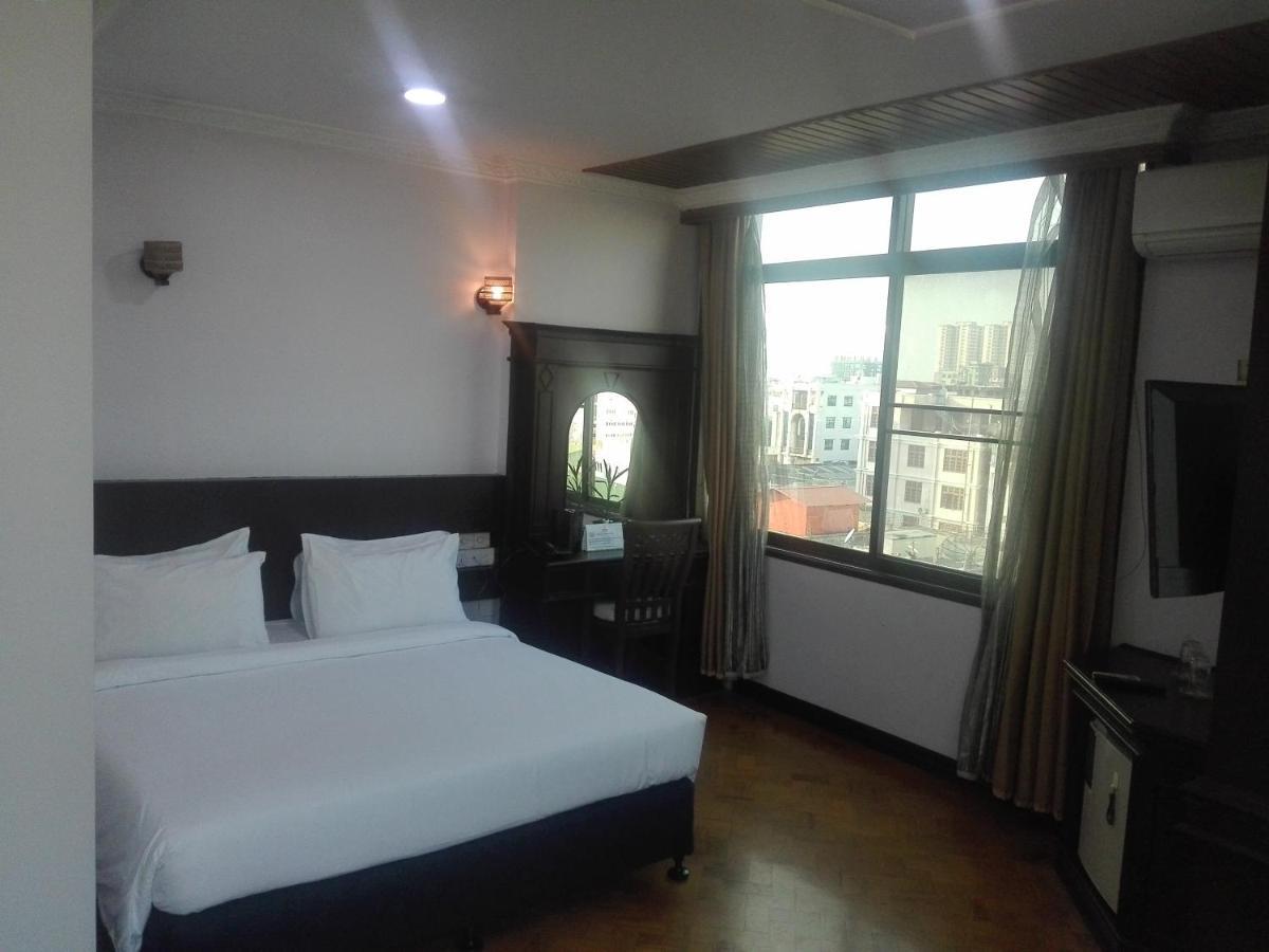 Hotel Queen Mandalay Zimmer foto